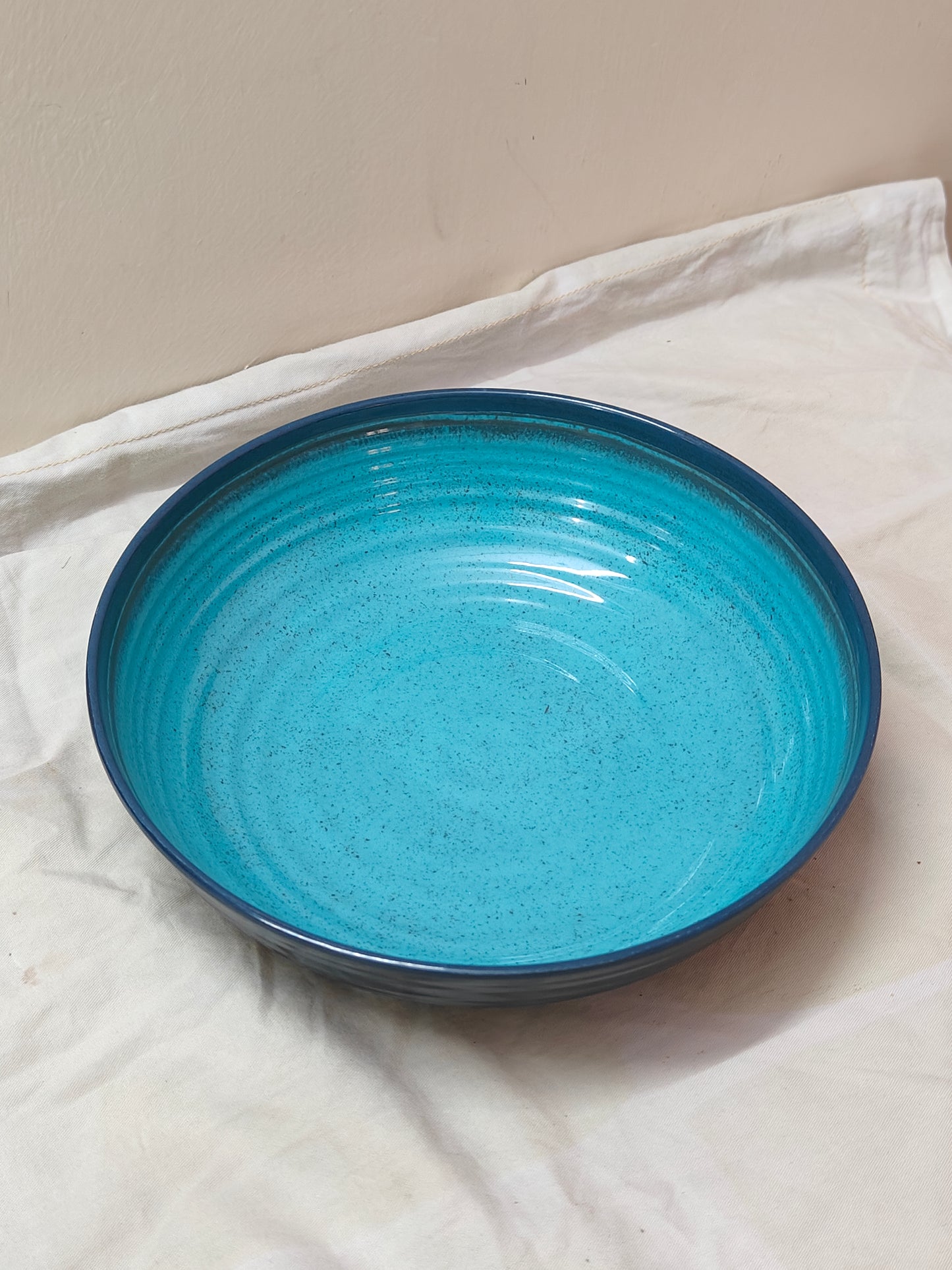 Ripple-Textured Turquoise Plastic Serving Bowl – Small, Big, or Set of 2