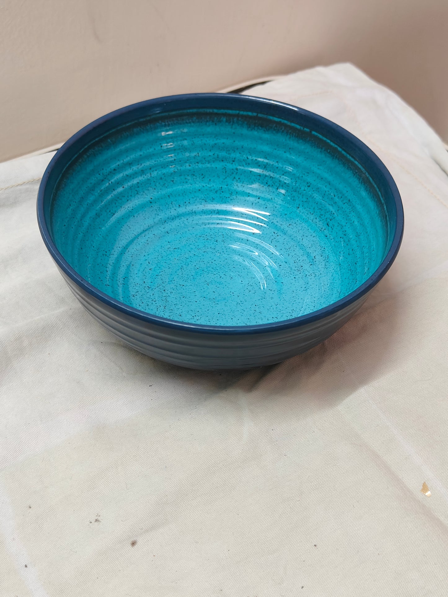 Ripple-Textured Turquoise Plastic Serving Bowl – Small, Big, or Set of 2
