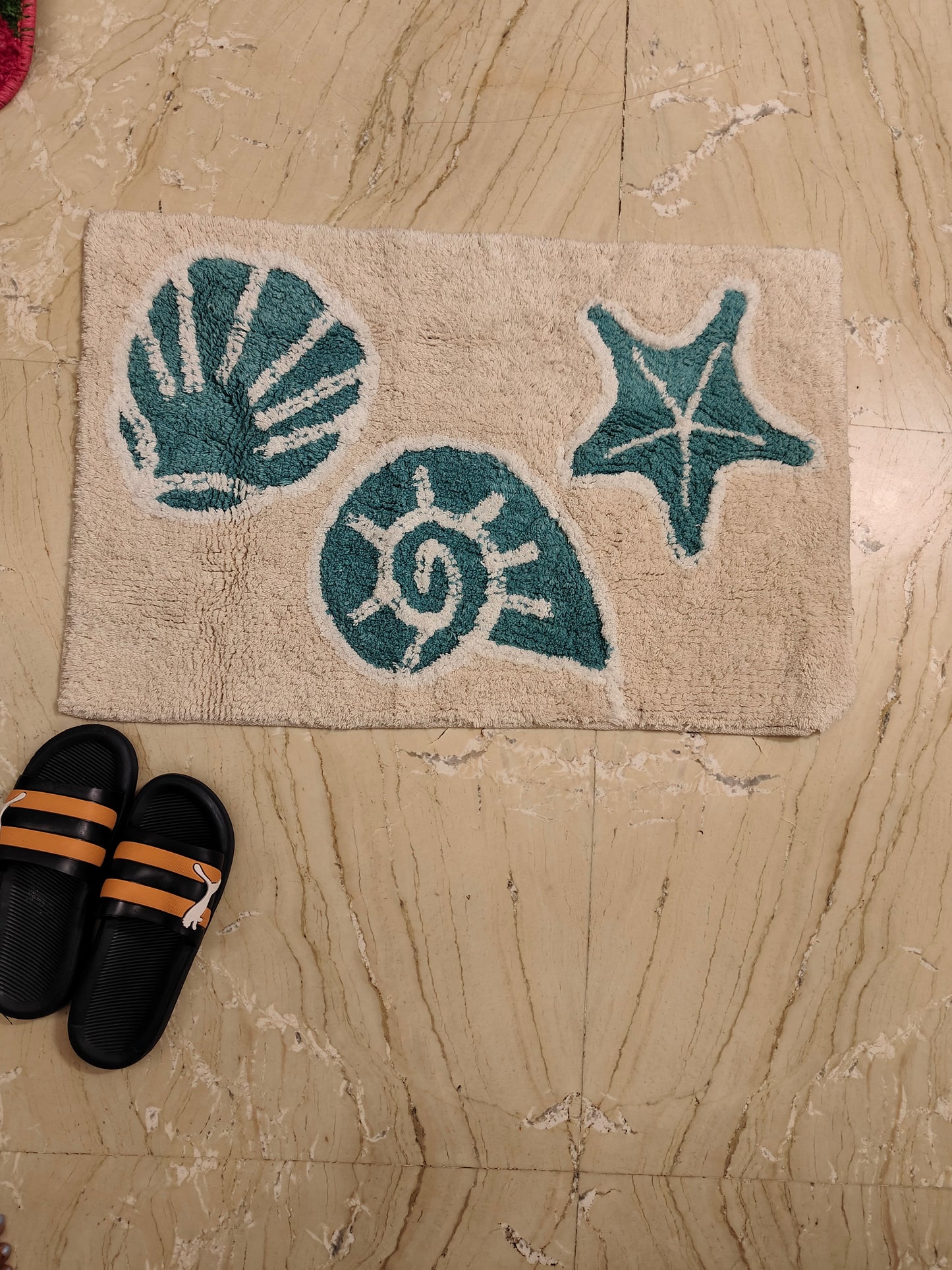 Ocean Shells Bathroom Mat – Soft & Absorbent | Anti-Slip