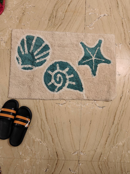 Ocean Shells Bathroom Mat – Soft & Absorbent | Anti-Slip