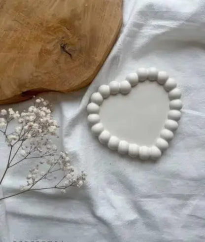 Heart-Shaped Concrete Tray – Minimalist Décor & Utility Piece